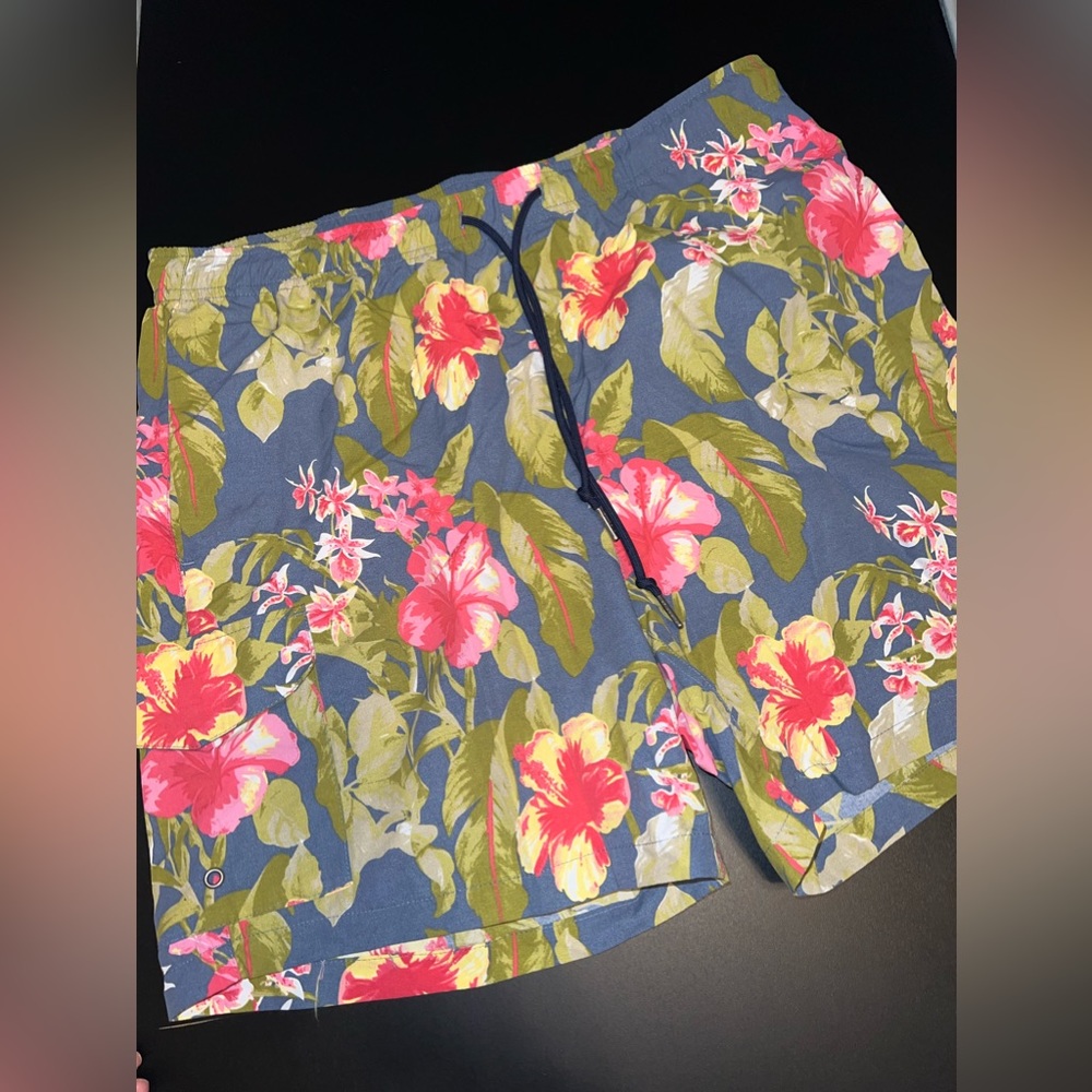 Rainforest Men’s Hibiscus Swim Trunks Size Large EUC